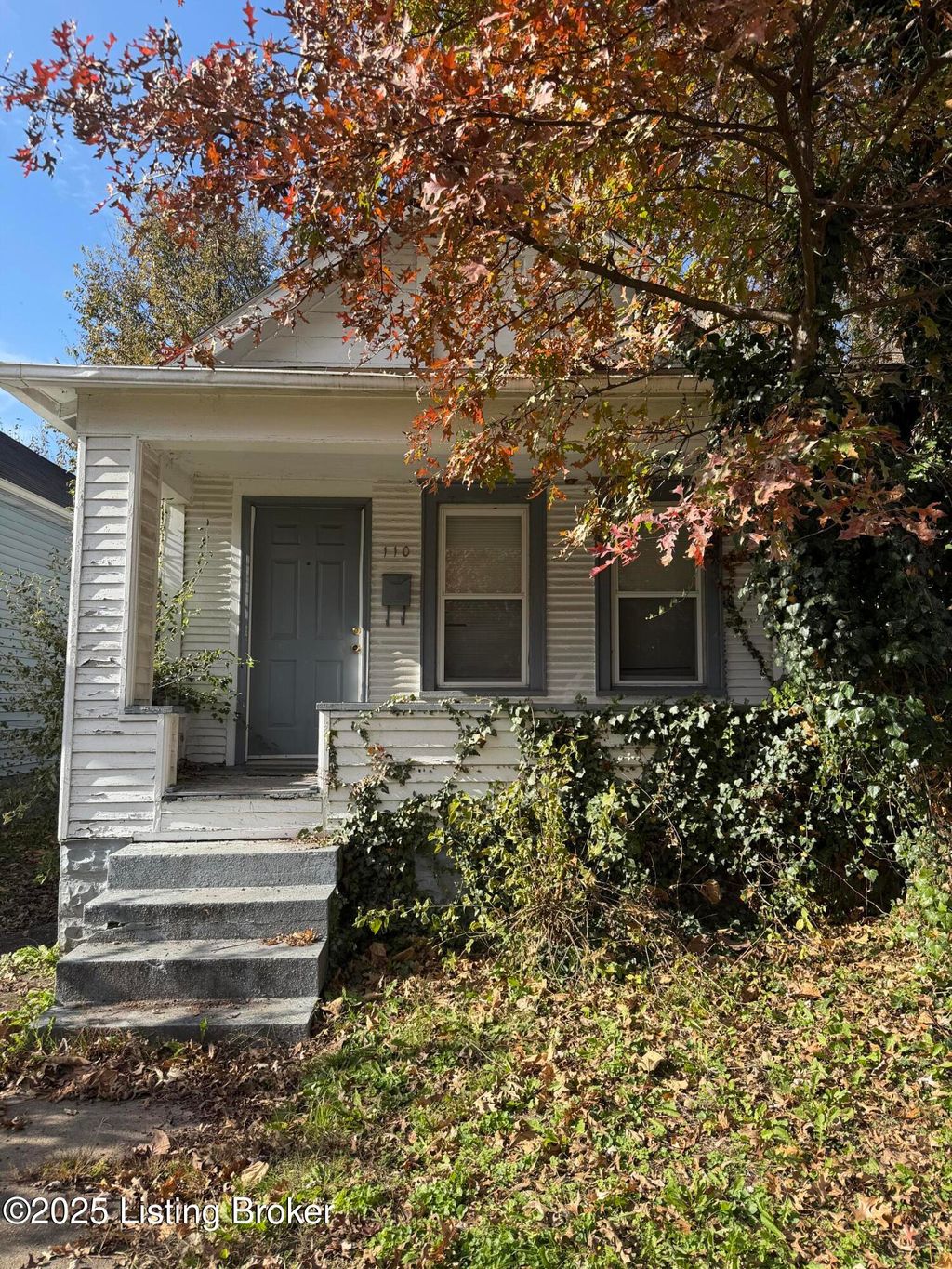 Photo of 110 Boston Ct, Louisville, KY 40212 (MLS # 1704546)