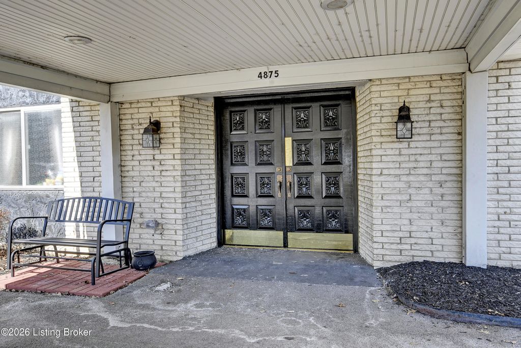 Photo of 4875 Sherburn Ln #UNIT 3D, Louisville, KY 40207 (MLS # 1709028)