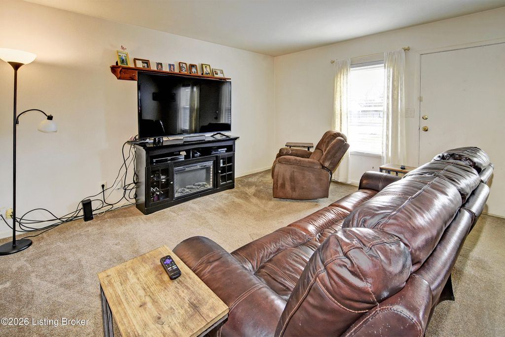 Photo of 10010 Donau Ln, Louisville, KY 40272 (MLS # 1707295)