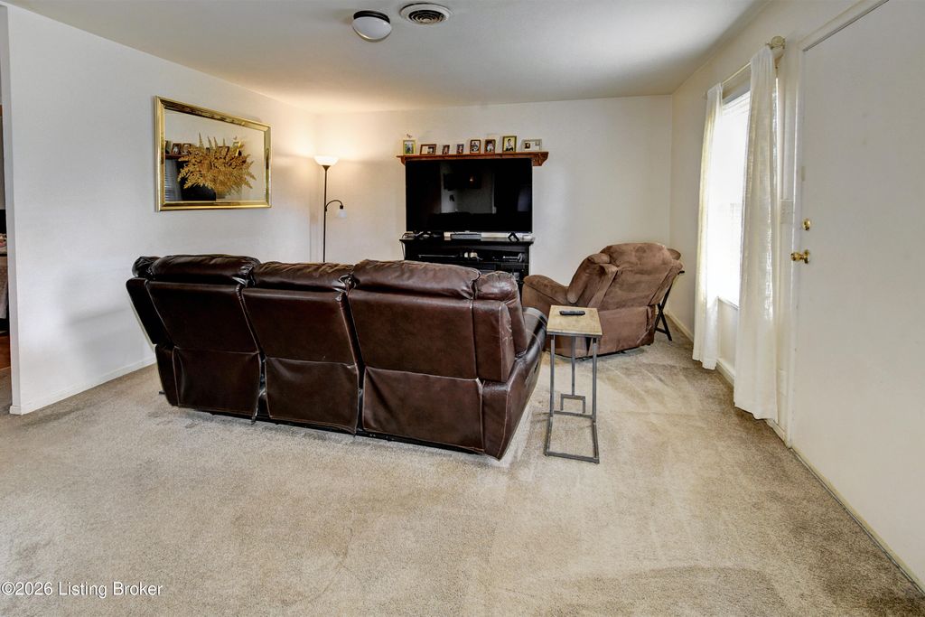 Photo of 10010 Donau Ln, Louisville, KY 40272 (MLS # 1707295)