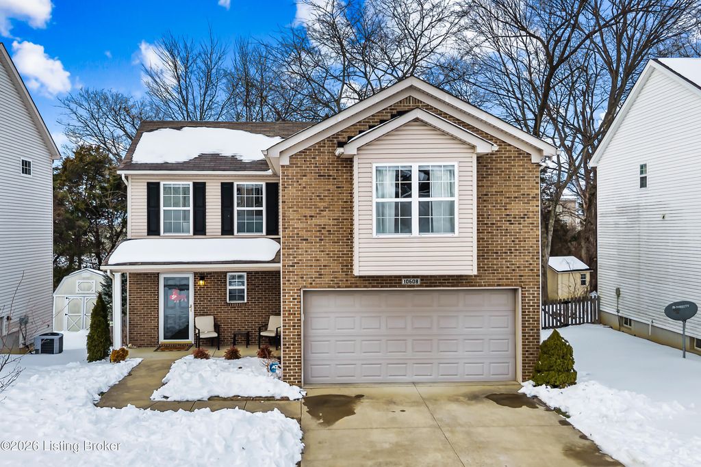 Photo of 10608 Evanwood Dr, Louisville, KY 40228 (MLS # 1708093)