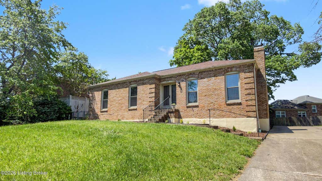 Photo of 3318 Hunsinger Ln, Louisville, KY 40220 (MLS # 1725309)