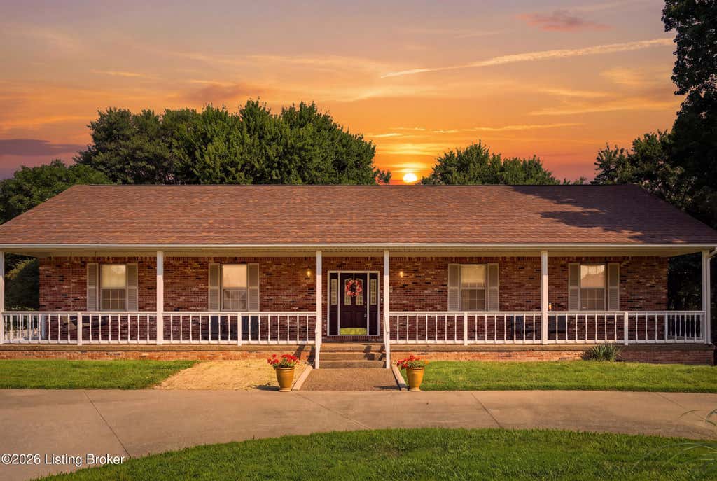 Photo of 219 Kristi Shells Ct, Shepherdsville, KY 40165 (MLS # 1725774)
