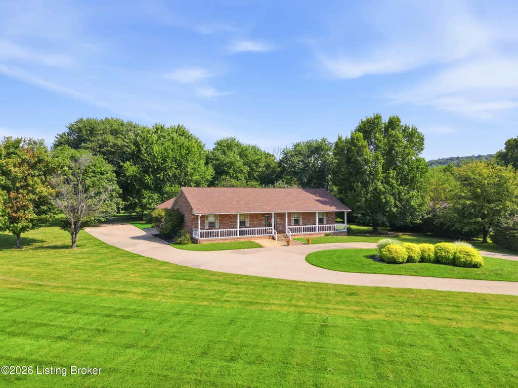 Photo of 219 Kristi Shells Ct, Shepherdsville, KY 40165 (MLS # 1725774)