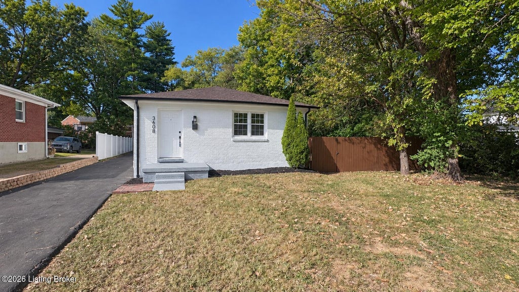 Photo of 3608 Goldsmith Ln, Louisville, KY 40220 (MLS # 1730358)