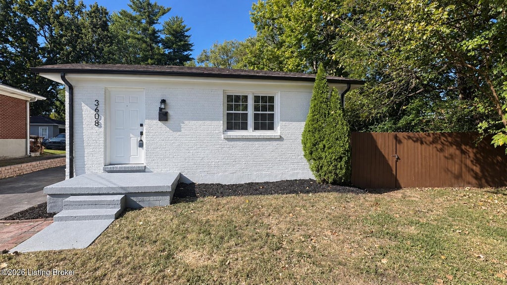 Photo of 3608 Goldsmith Ln, Louisville, KY 40220 (MLS # 1730358)
