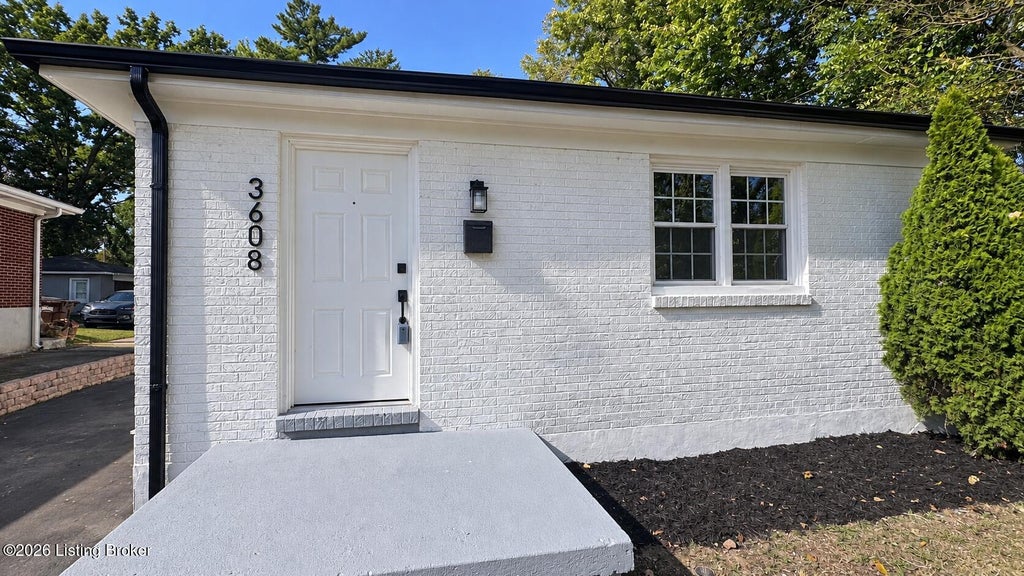 Photo of 3608 Goldsmith Ln, Louisville, KY 40220 (MLS # 1730358)