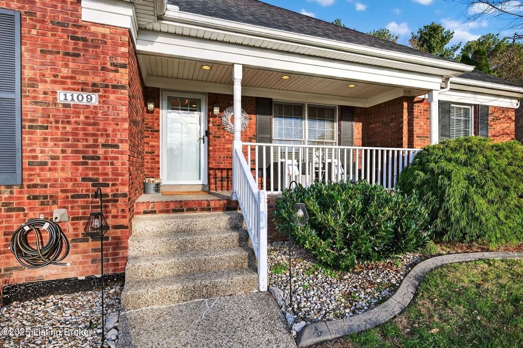 Photo of 1109 Barbizon Dr, Goshen, KY 40026 (MLS # 1705251)