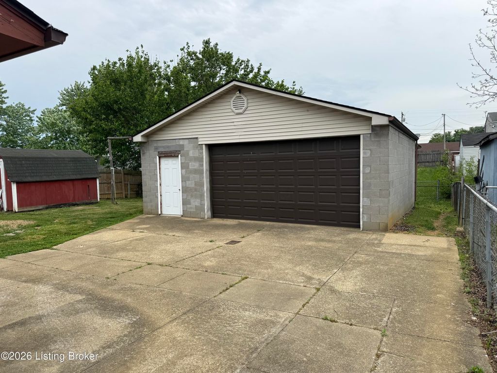 Photo of 3713 Arcadia Ct, Louisville, KY 40229 (MLS # 1715753)