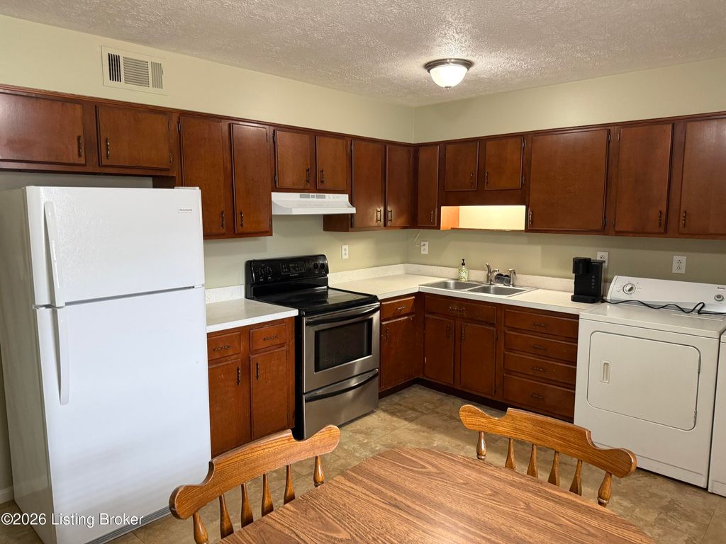 Photo of 3713 Arcadia Ct, Louisville, KY 40229 (MLS # 1715753)