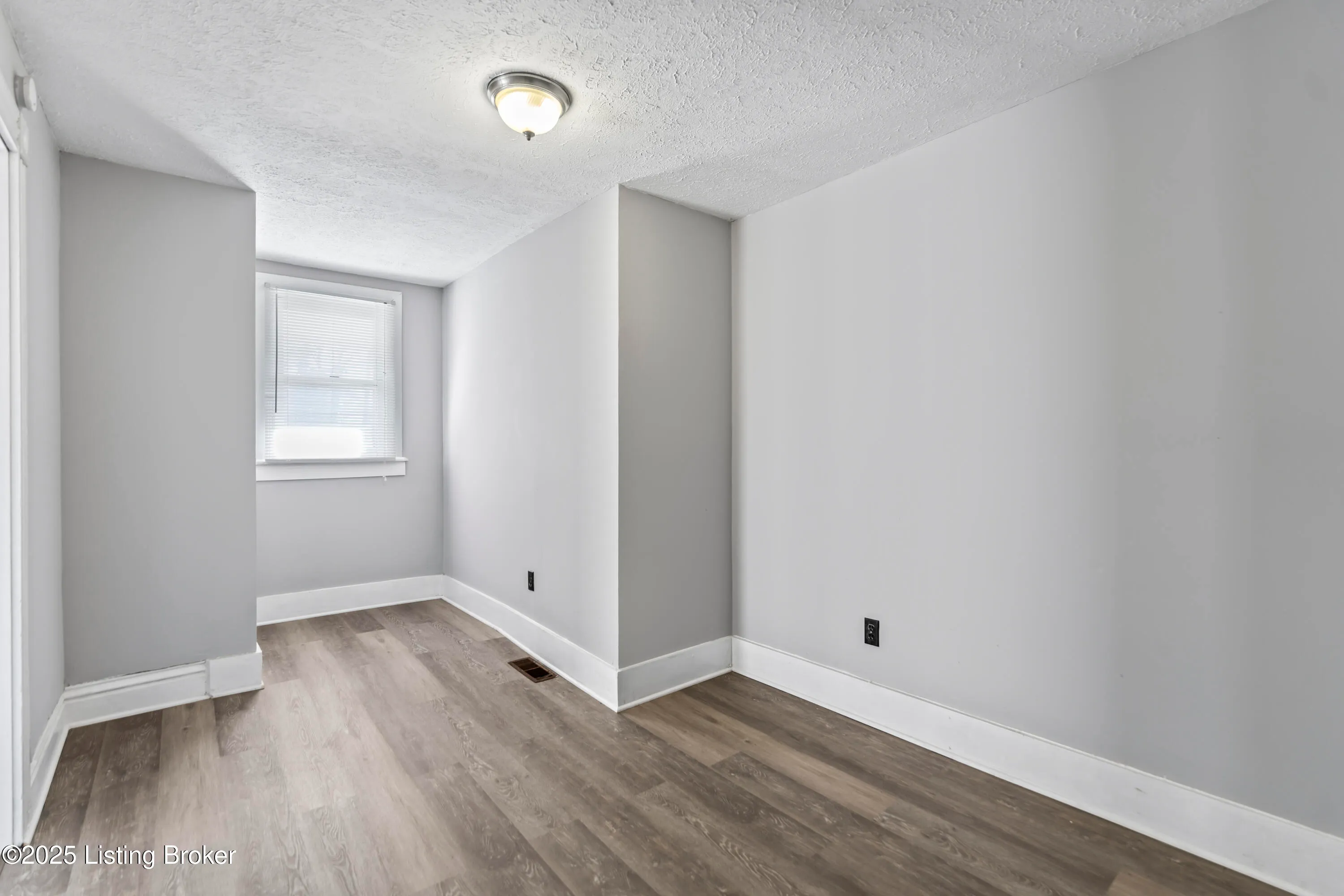 Louisville, Kentucky 40211, United States, 2 Bedrooms Bedrooms, ,1 BathroomBathrooms,Residential,Active,110667