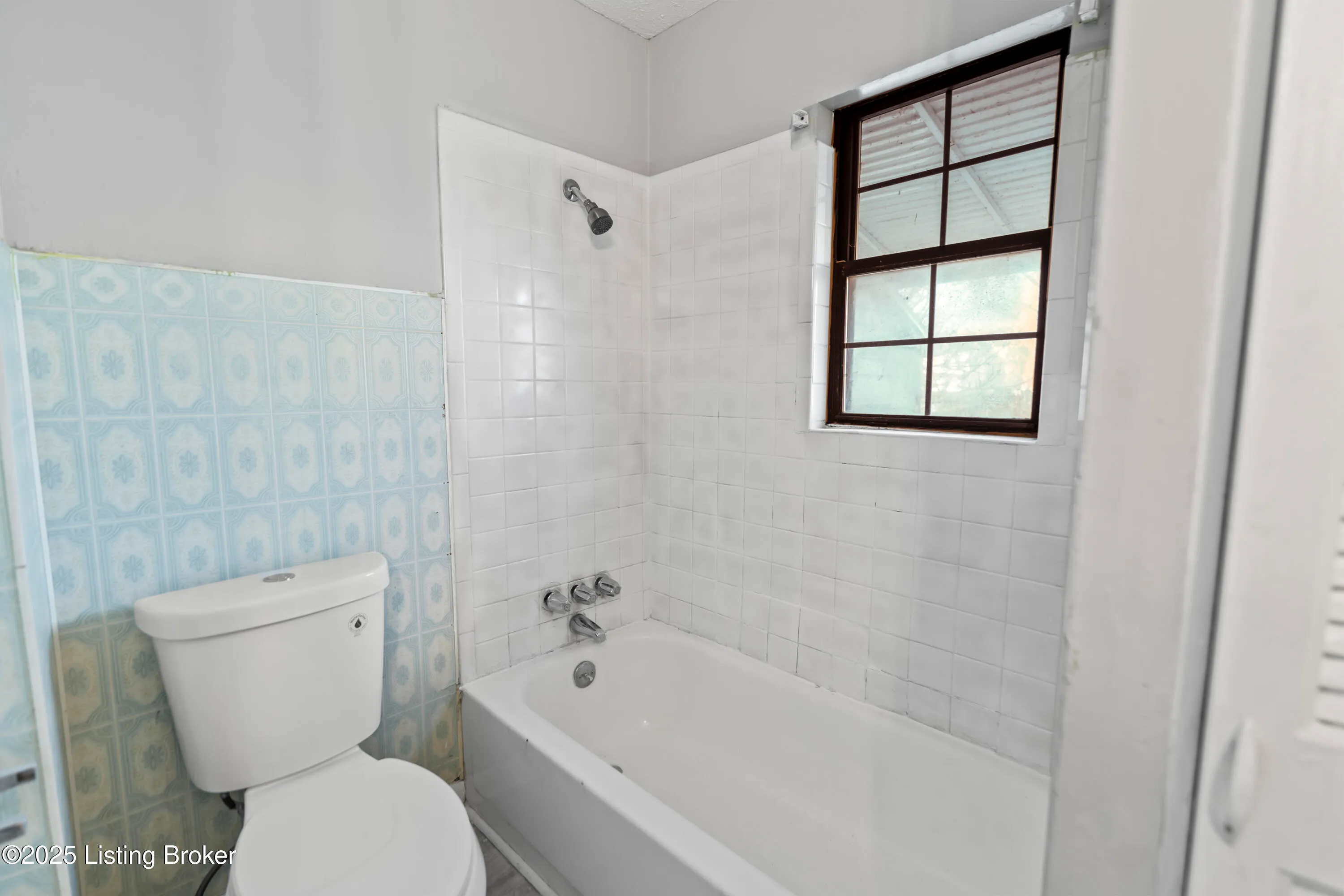 Louisville, Kentucky 40211, United States, 2 Bedrooms Bedrooms, ,1 BathroomBathrooms,Residential,Active,110667