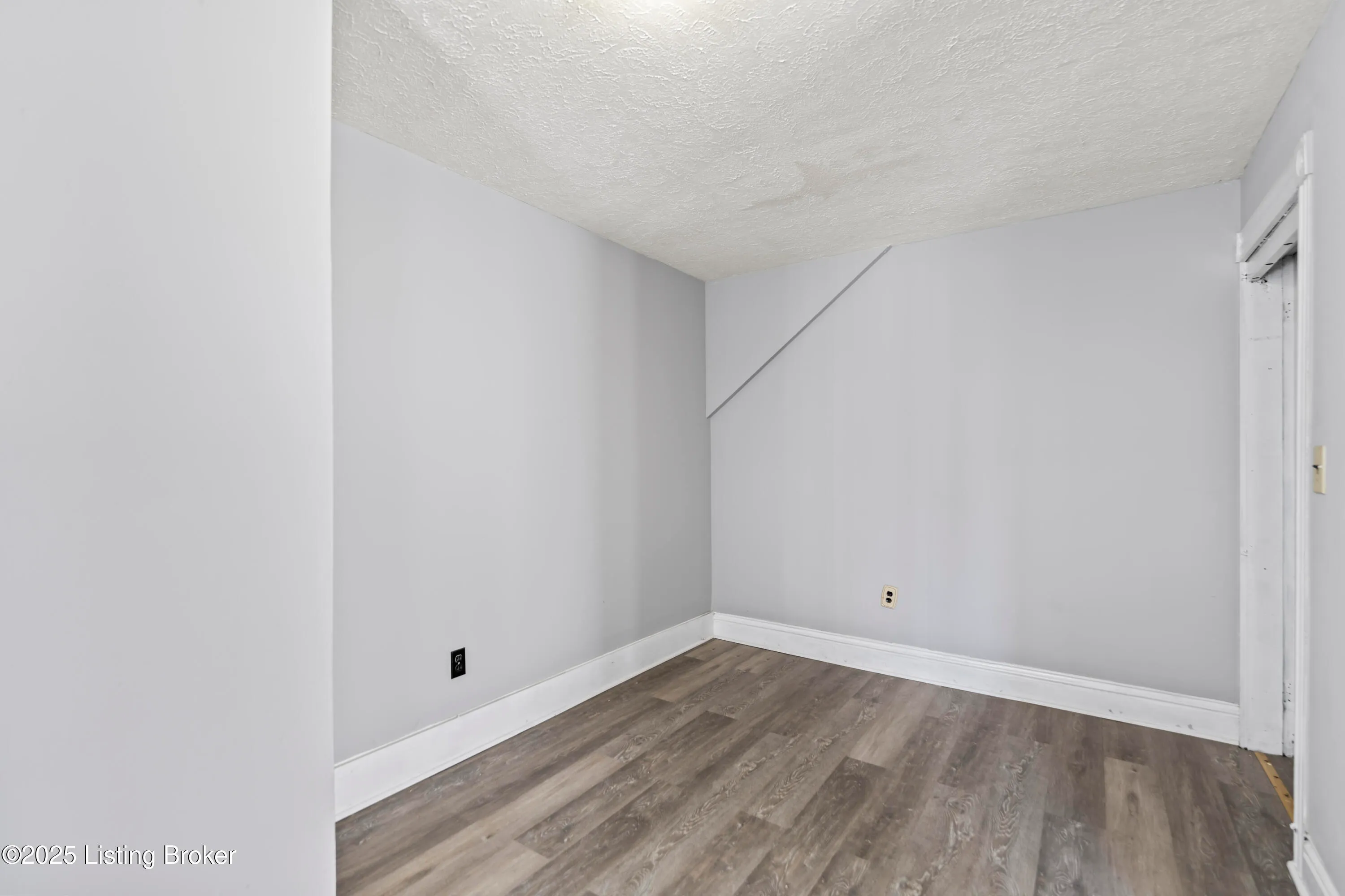 Louisville, Kentucky 40211, United States, 2 Bedrooms Bedrooms, ,1 BathroomBathrooms,Residential,Active,110667