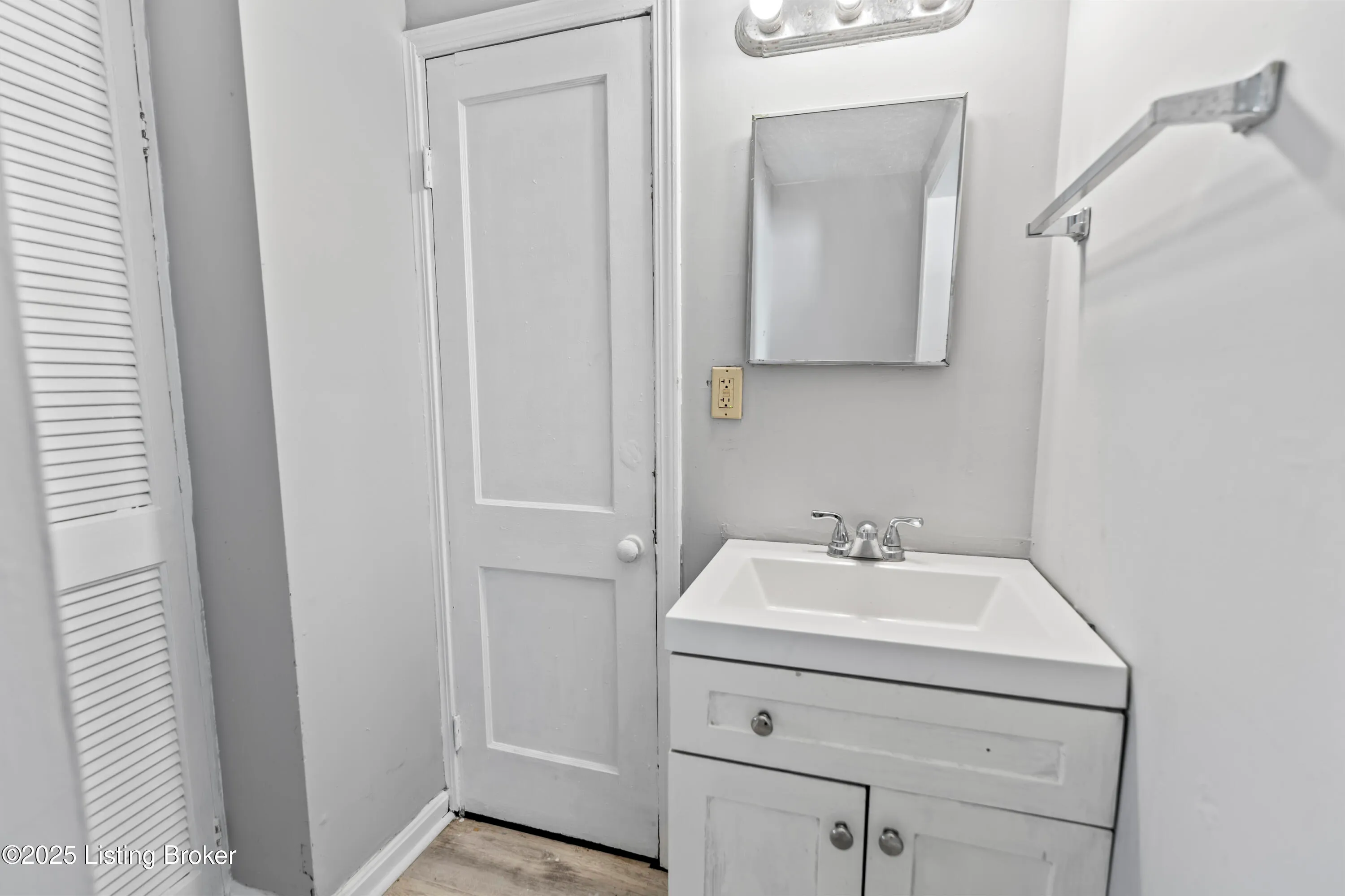 Louisville, Kentucky 40211, United States, 2 Bedrooms Bedrooms, ,1 BathroomBathrooms,Residential,Active,110667