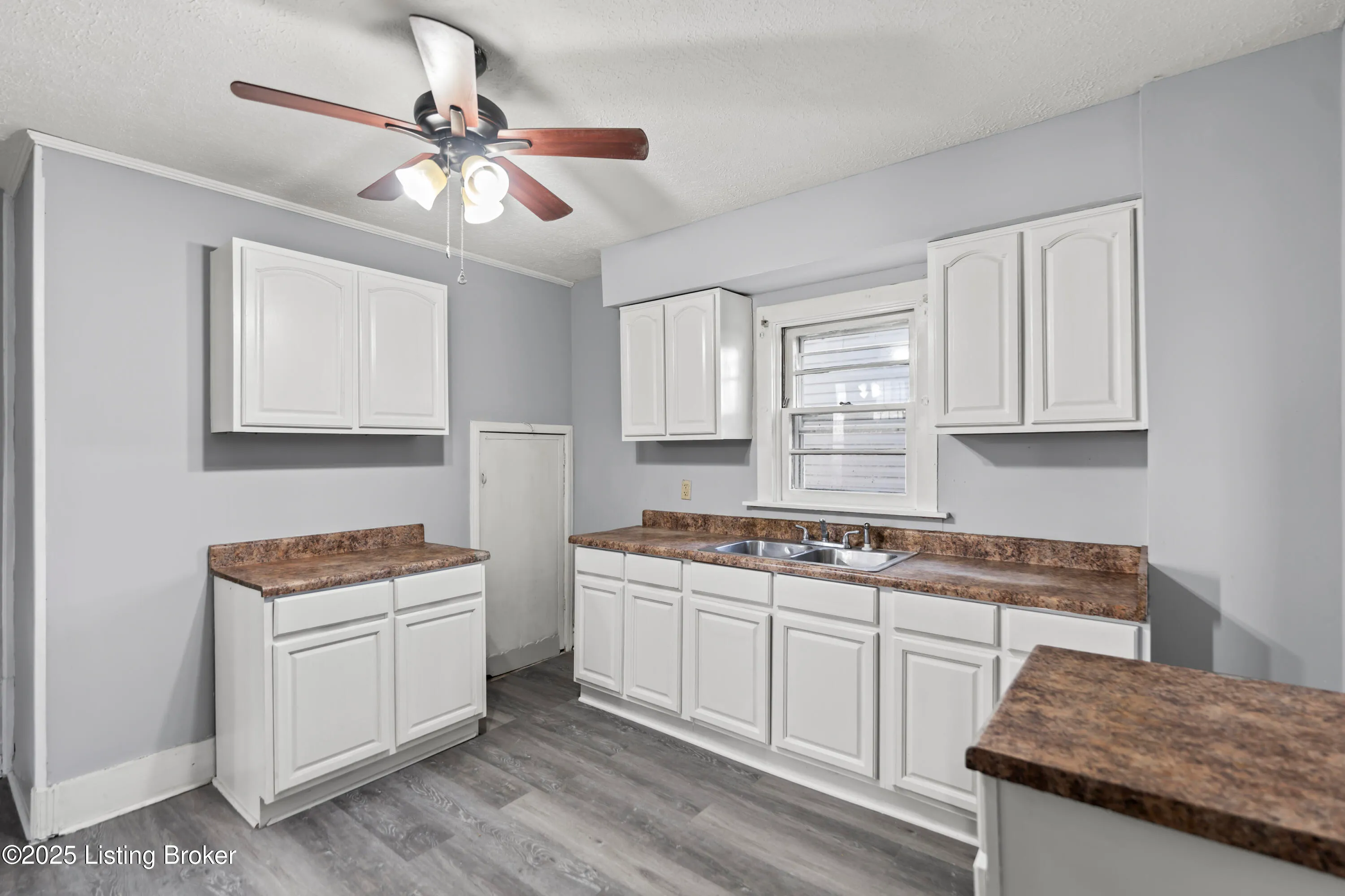 Louisville, Kentucky 40211, United States, 2 Bedrooms Bedrooms, ,1 BathroomBathrooms,Residential,Active,110667