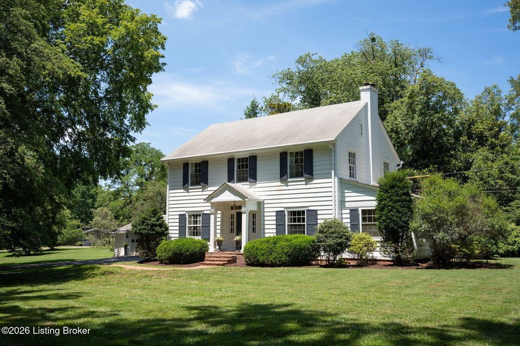 Photo of 12107 Locust Ln, Anchorage, KY 40223 (MLS # 1712717)