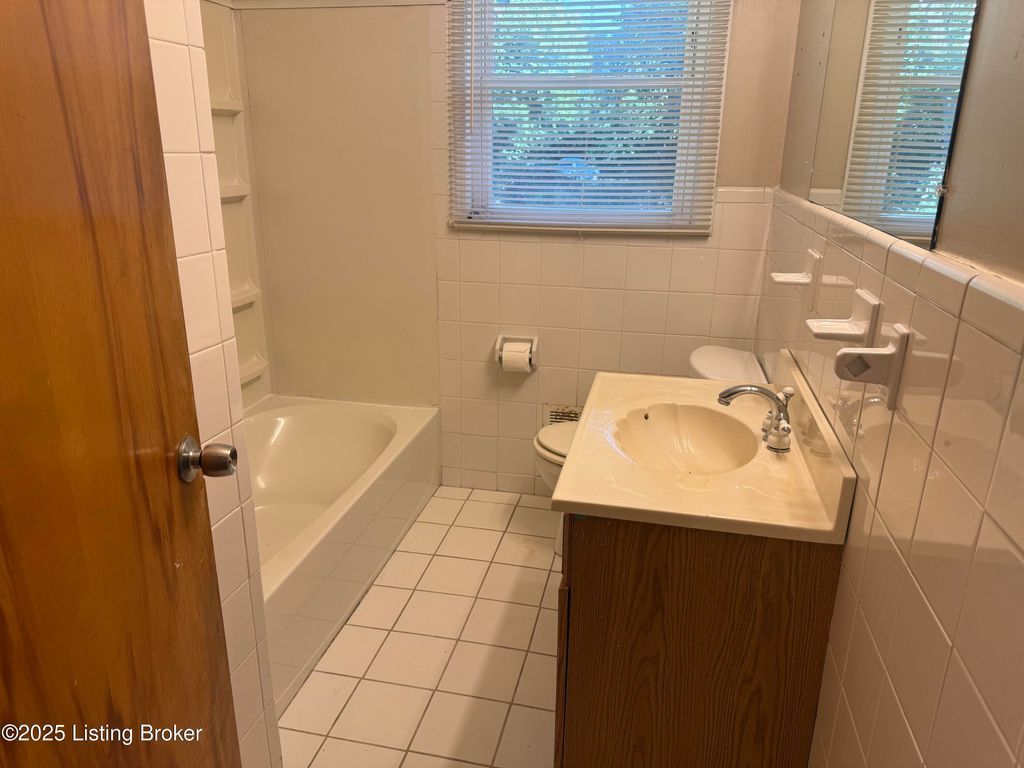 Photo of 5301 Adkins Rd, Louisville, KY 40219 (MLS # 1704812)