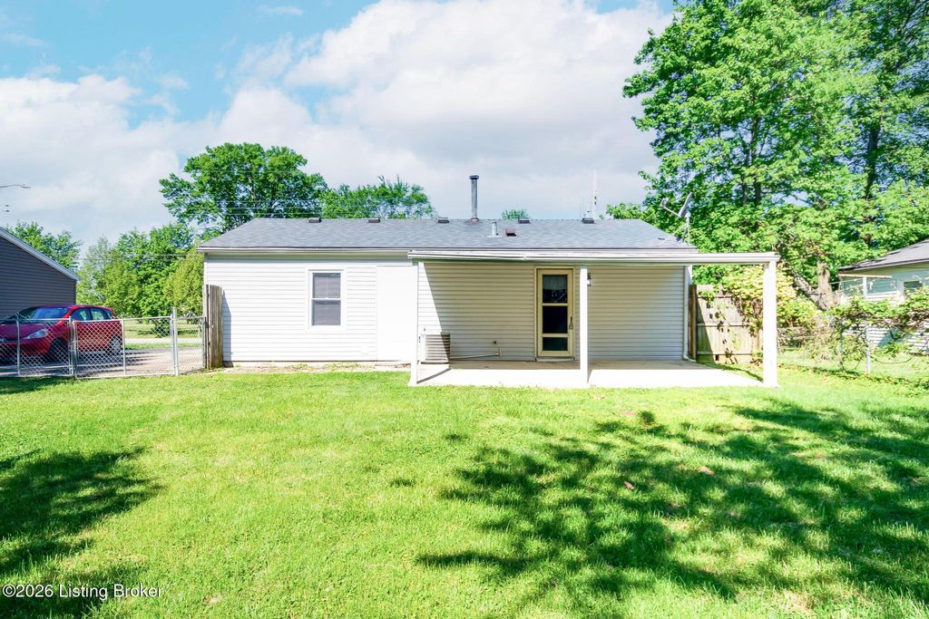 Photo of 5903 Norton Ave, Louisville, KY 40213 (MLS # 1716047)