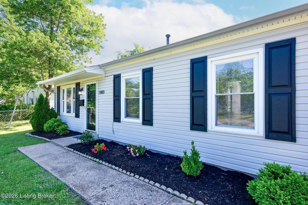 Photo of 5903 Norton Ave, Louisville, KY 40213 (MLS # 1716047)