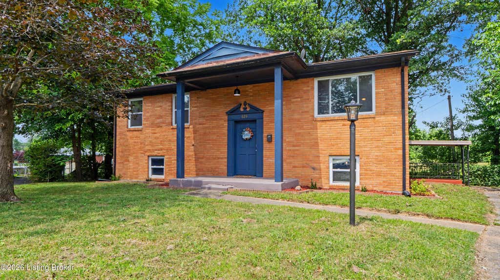 Photo of 619 Mockingbird Dr, Jeffersonville, IN 47130 (MLS # 1721014)