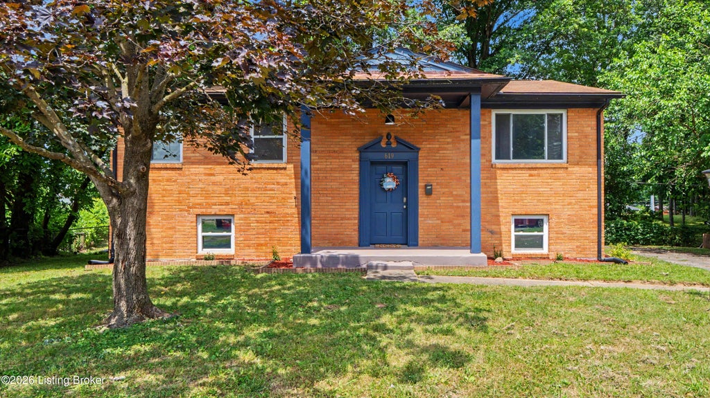 Photo of 619 Mockingbird Dr, Jeffersonville, IN 47130 (MLS # 1721014)