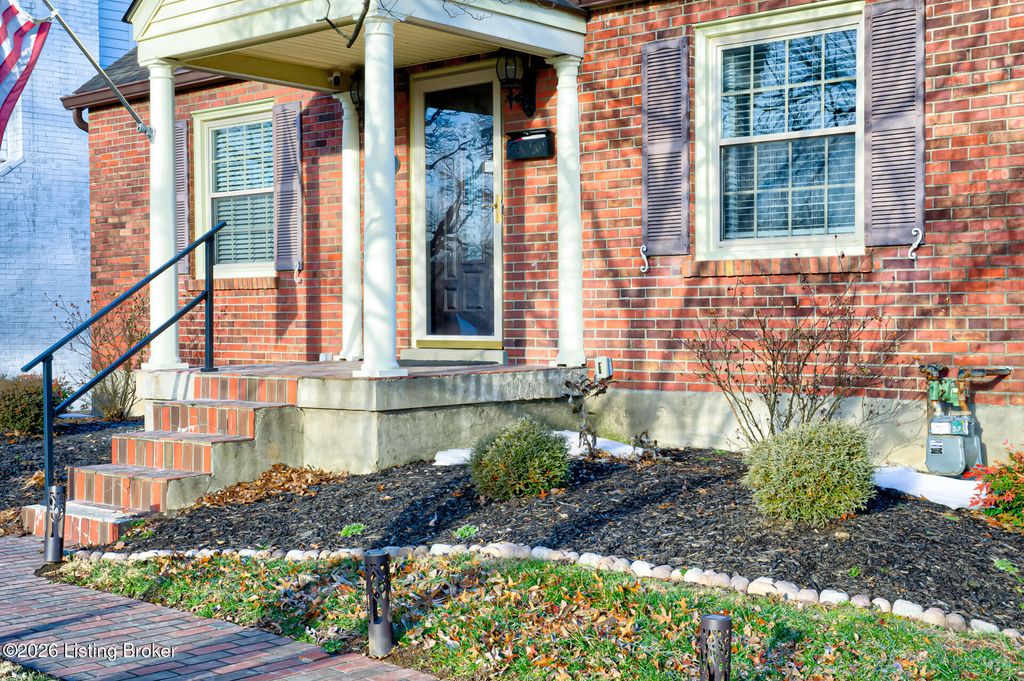 Photo of 1413 Falcon Dr, Louisville, KY 40213 (MLS # 1708975)