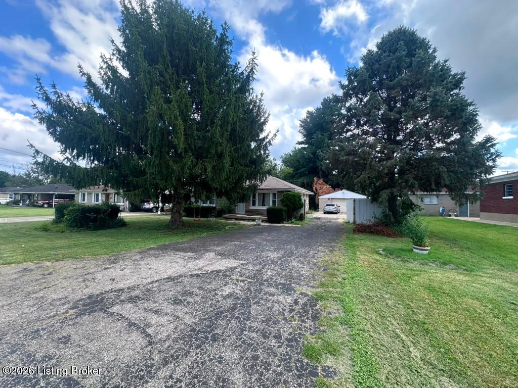 Photo of 2310 Hardesty Ave, Louisville, KY 40216 (MLS # 1729584)
