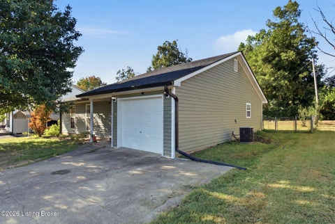 Tiny photo for 1416 Wendy Dr, Lawrenceburg, KY 40342 (MLS # 1730975)