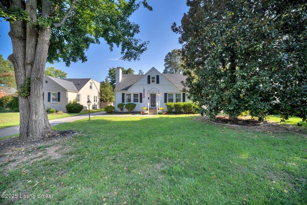 Photo of 303 Oread Rd, Louisville, KY 40207 (MLS # 1706527)