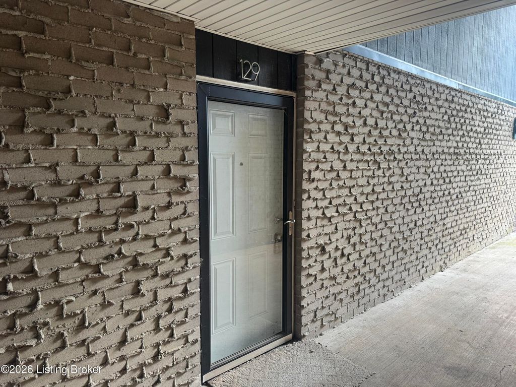 Photo of 3504 Lodge Ln #APT 129, Louisville, KY 40218 (MLS # 1723709)