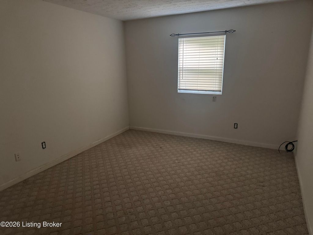 Photo of 3504 Lodge Ln #APT 129, Louisville, KY 40218 (MLS # 1723709)