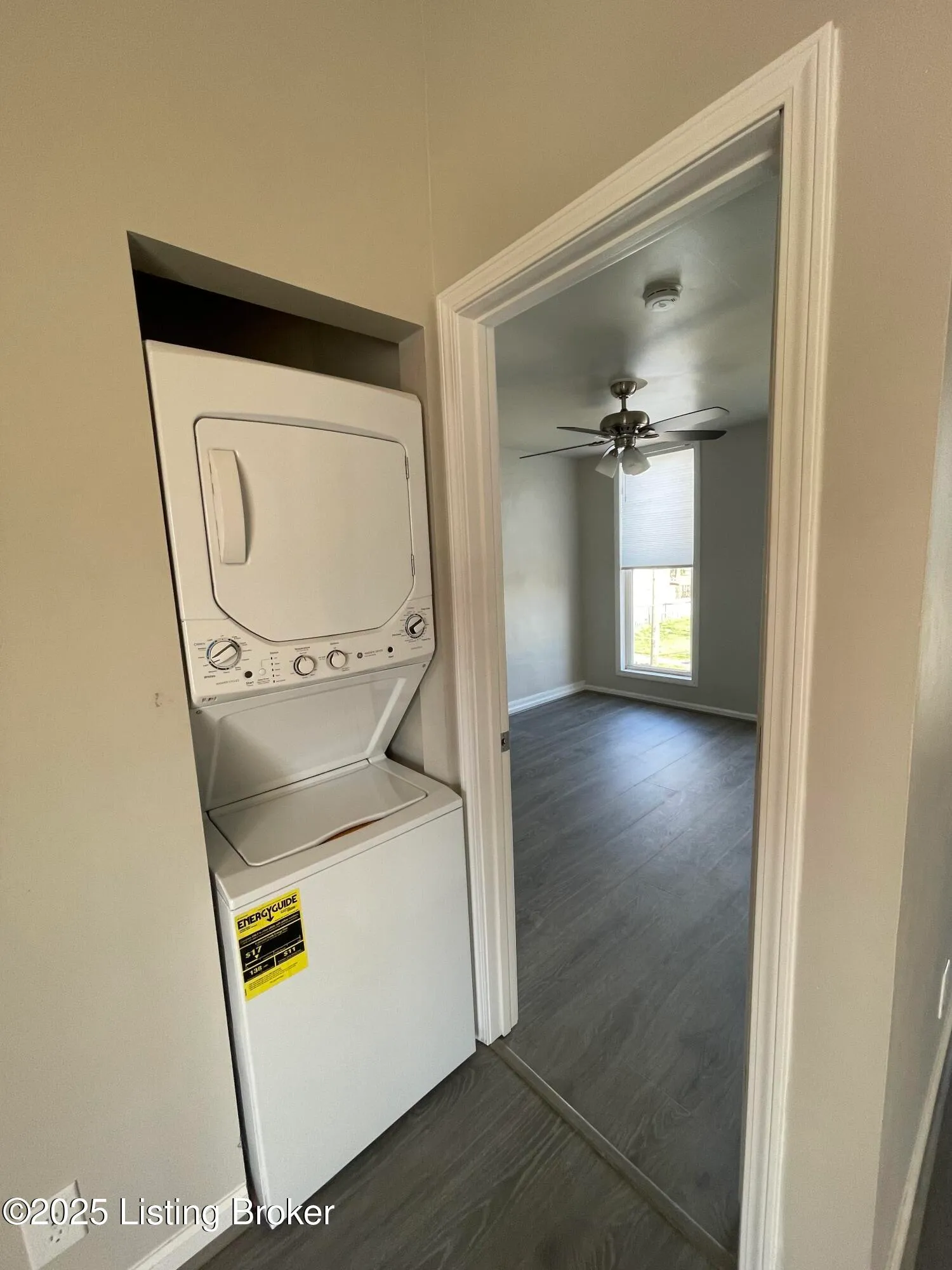Louisville, Kentucky 40203, United States, 2 Bedrooms Bedrooms, ,1 BathroomBathrooms,Residential,Active,85630