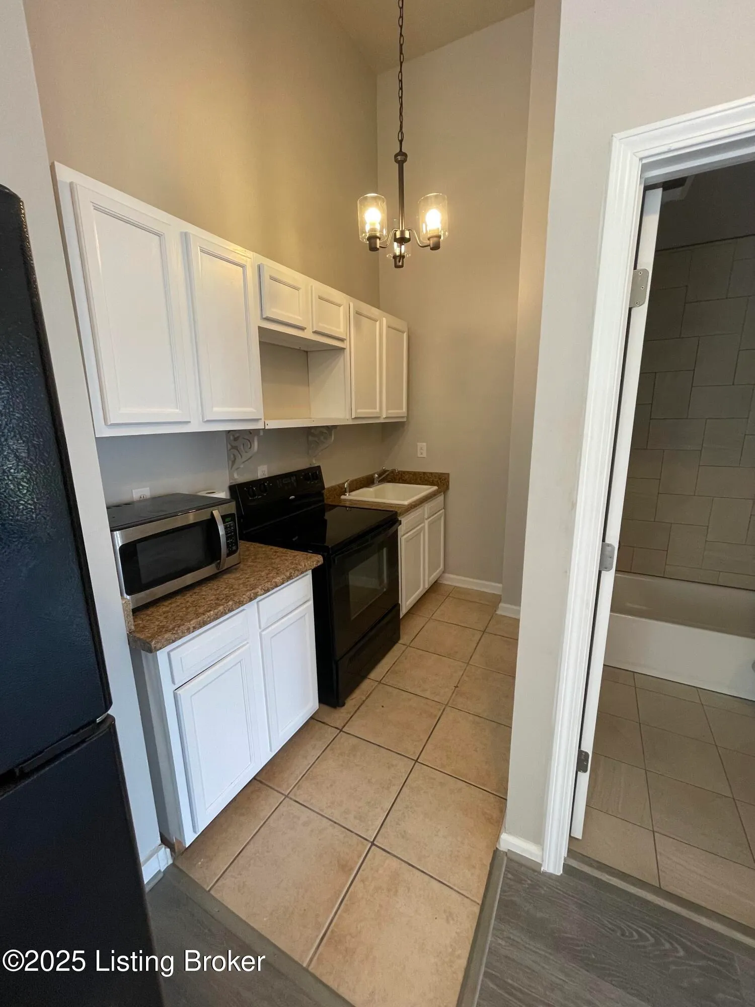 Louisville, Kentucky 40203, United States, 2 Bedrooms Bedrooms, ,1 BathroomBathrooms,Residential,Active,85630