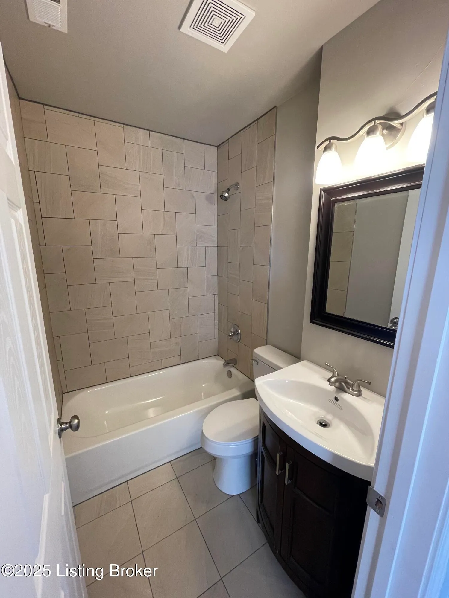 Louisville, Kentucky 40203, United States, 2 Bedrooms Bedrooms, ,1 BathroomBathrooms,Residential,Active,85630
