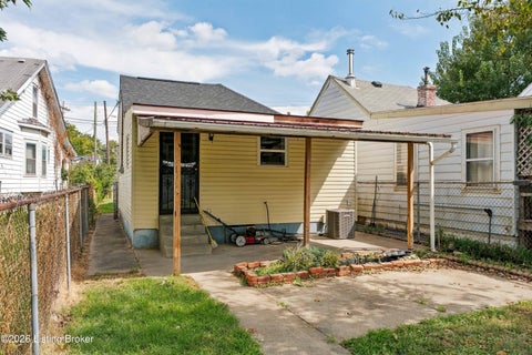 Tiny photo for 2200 S Shelby St, Louisville, KY 40217 (MLS # 1729793)