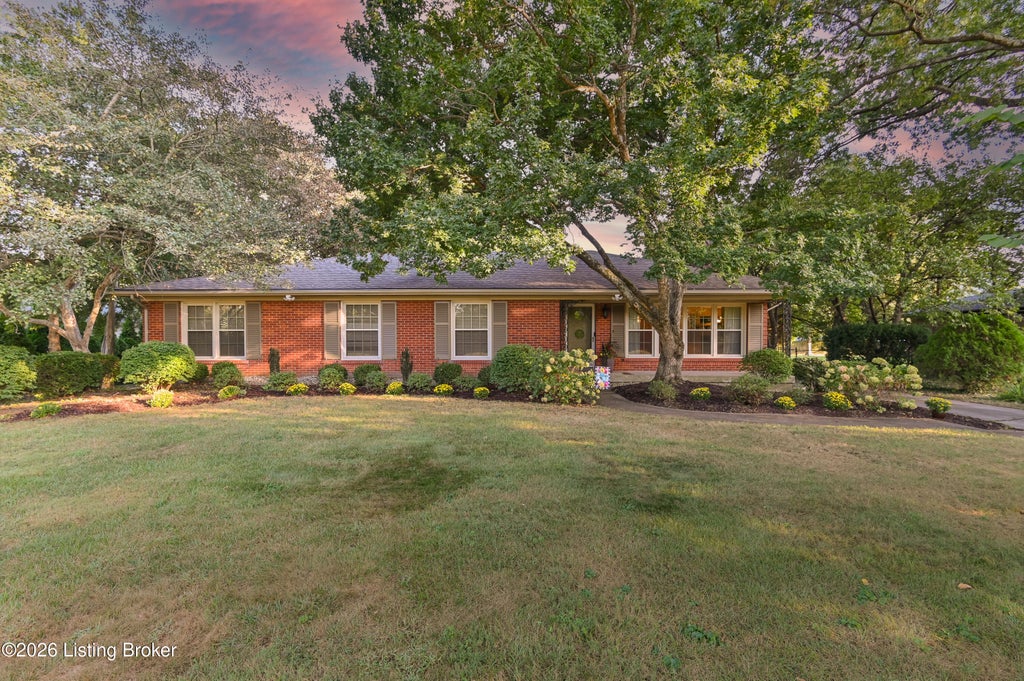 Photo of 6312 Limewood Circle CIR, Louisville, KY 40222 (MLS # 1732819)