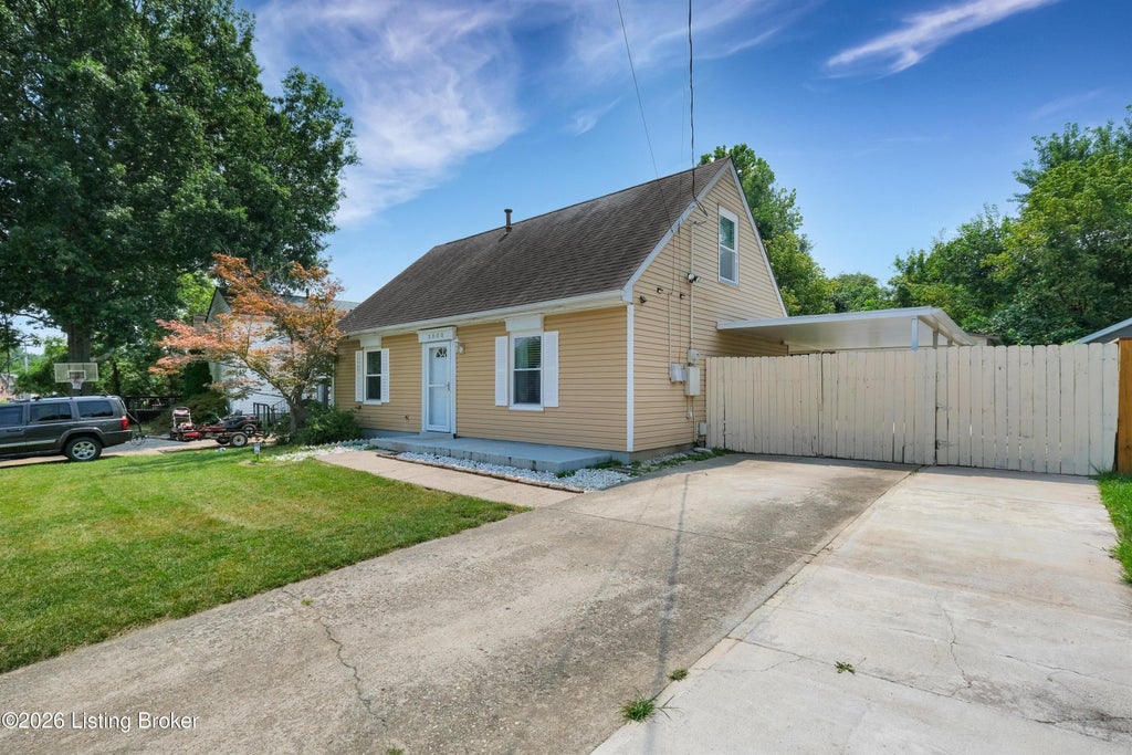 Photo of 3800 Hillcross Dr, Louisville, KY 40229 (MLS # 1727119)