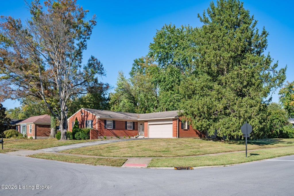 Photo of 2301 Langdon Dr, Louisville, KY 40242 (MLS # 1732184)