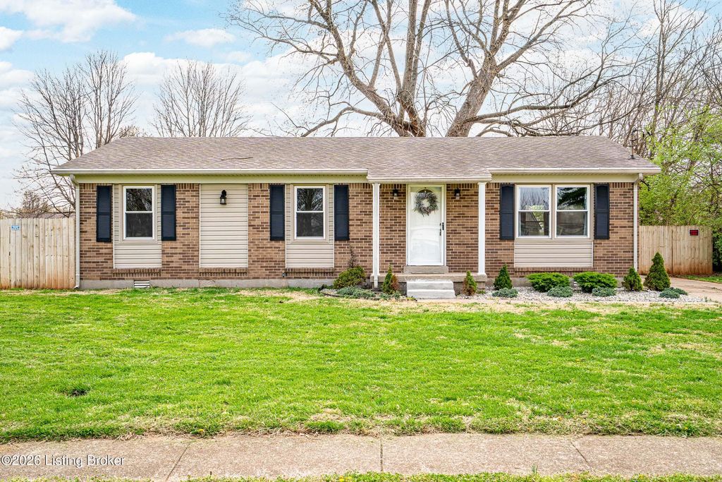 Photo of 137 Scenic Dr, Bardstown, KY 40004 (MLS # 1712794)
