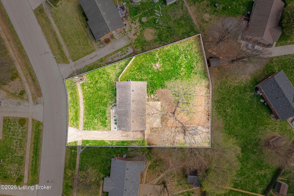 Photo of 137 Scenic Dr, Bardstown, KY 40004 (MLS # 1712794)