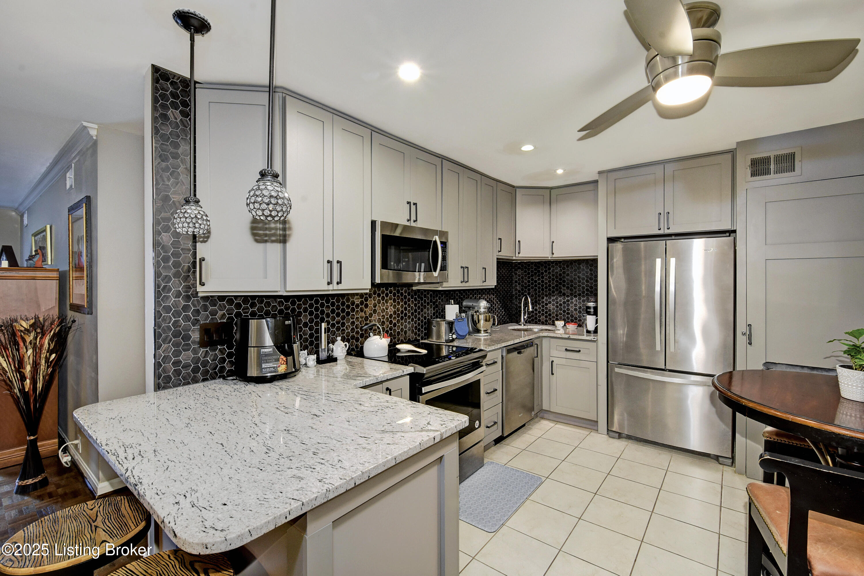 1602 Gardiner Ln #131, Louisville, Kentucky image 9