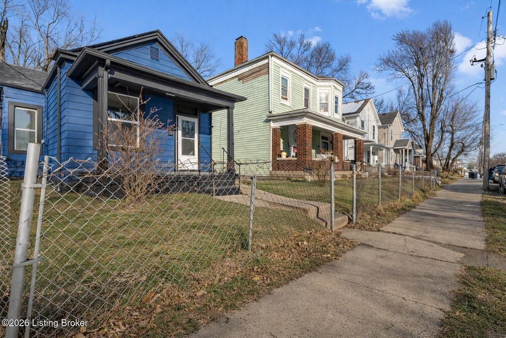 Photo of 2205 Bolling Ave, Louisville, KY 40210 (MLS # 1716587)