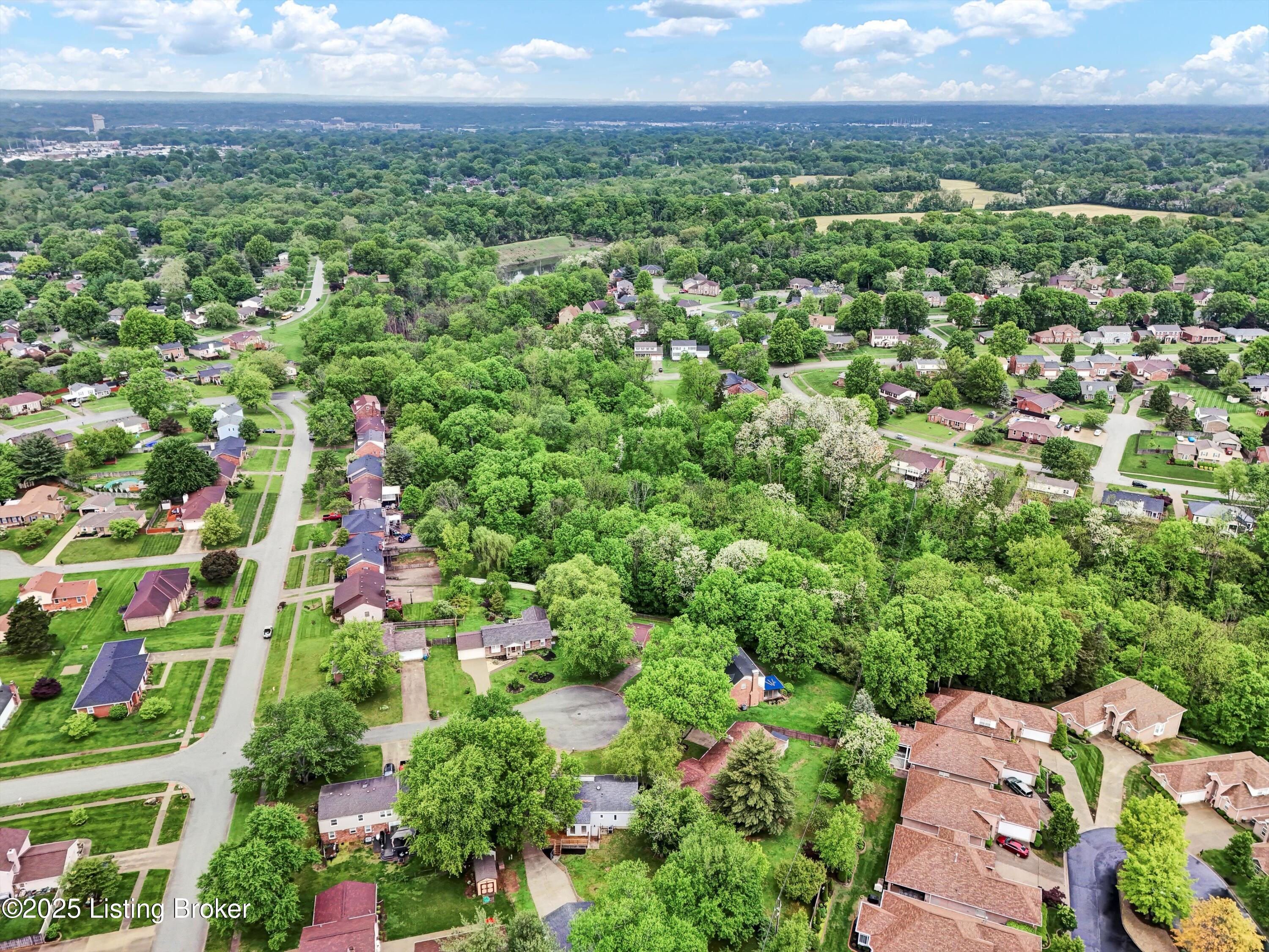 8102 Amity Ln, Louisville, Kentucky image 48