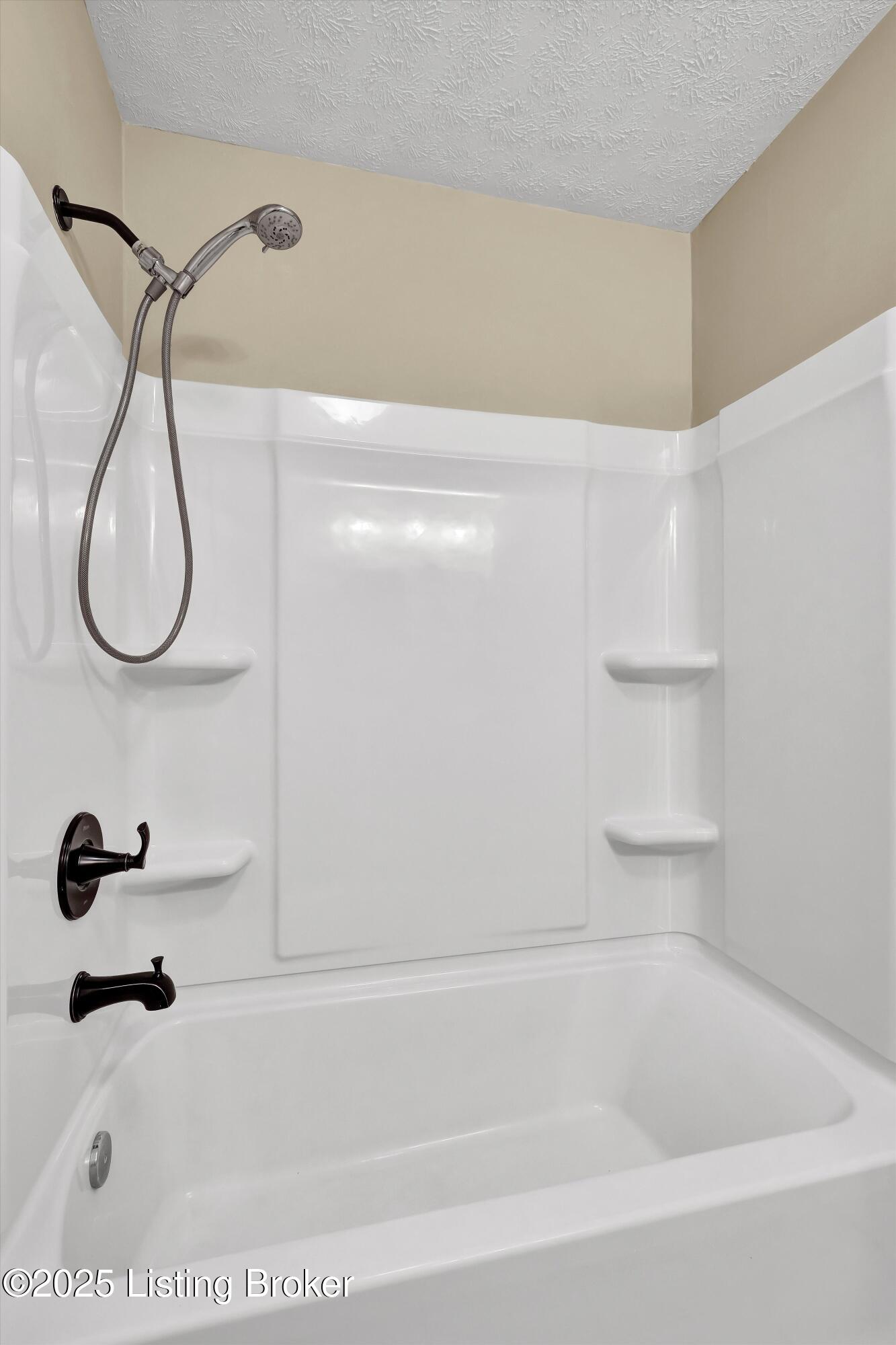8102 Amity Ln, Louisville, Kentucky image 22