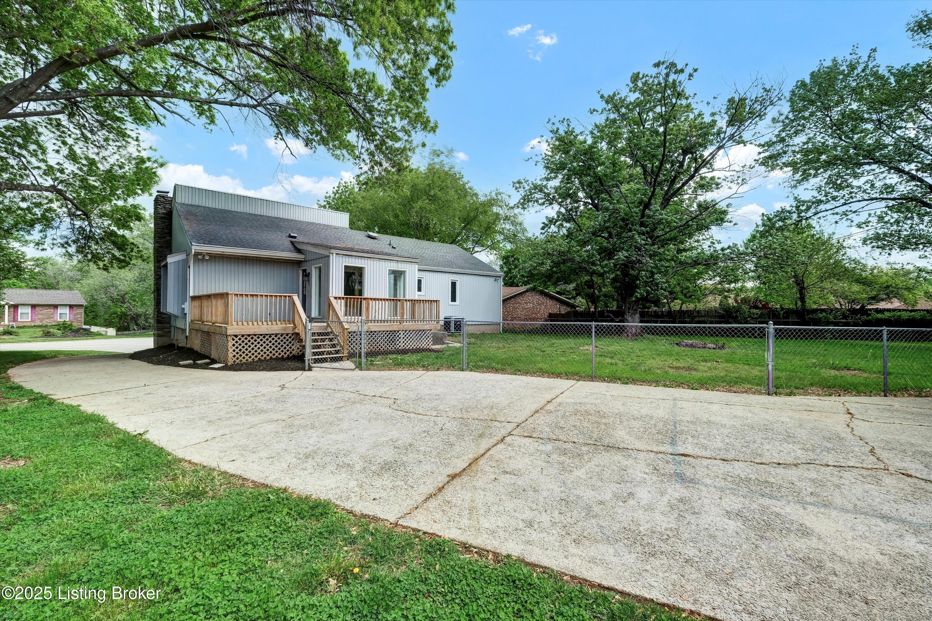 8102 Amity Ln, Louisville, Kentucky image 39
