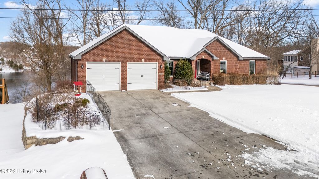 Photo of 190 Strawberry Cir, Brandenburg, KY 40108 (MLS # 1708524)