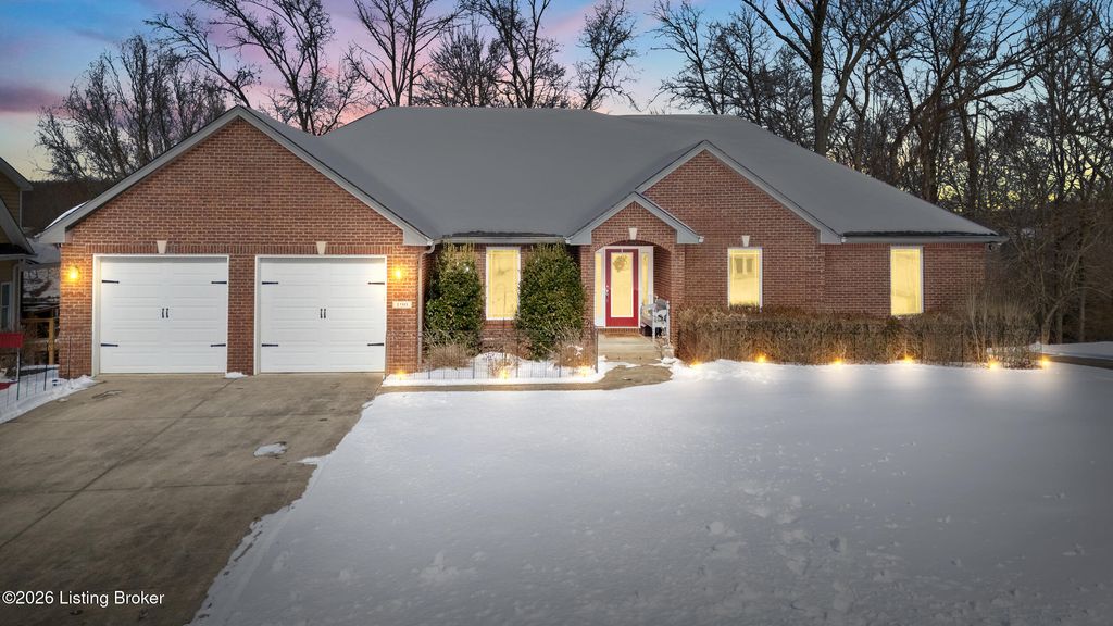 Photo of 190 Strawberry Cir, Brandenburg, KY 40108 (MLS # 1708524)