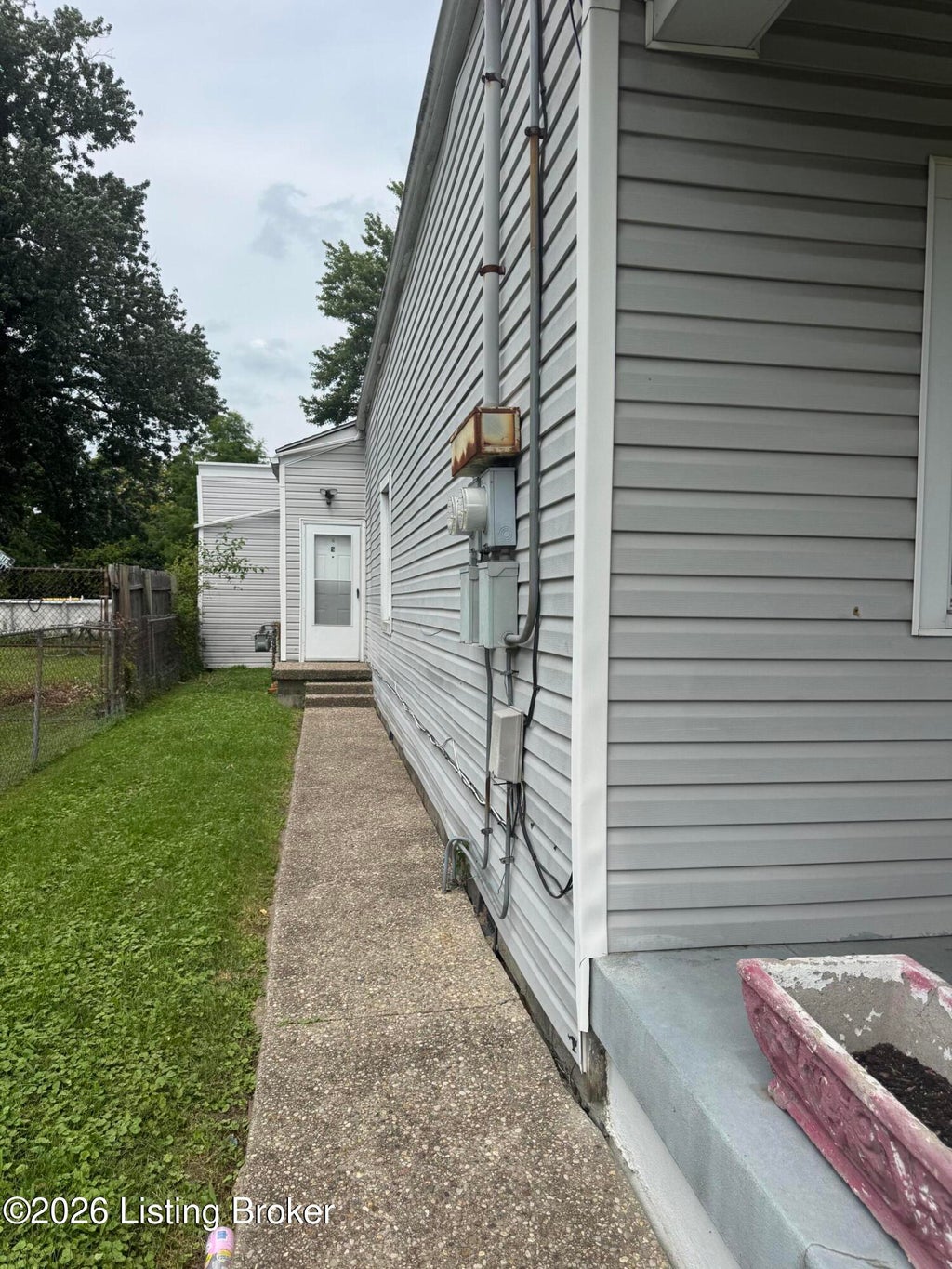 Photo of 2517-2519 Montgomery St, Louisville, KY 40212 (MLS # 1729402)