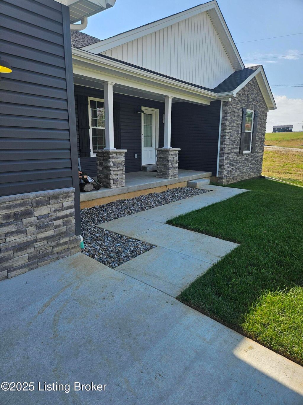 Photo of 4045 Fairgrounds Rd, Brandenburg, KY 40108 (MLS # 1704121)