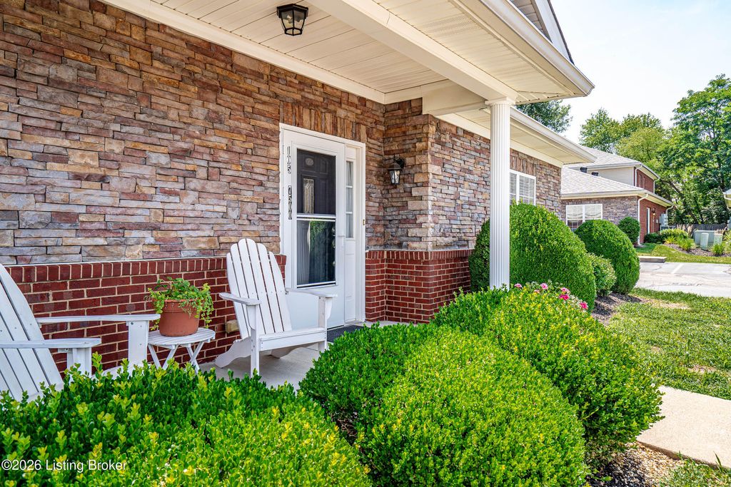 Photo of 7500 Autumn Pointe Dr #105, Louisville, KY 40214 (MLS # 1719029)